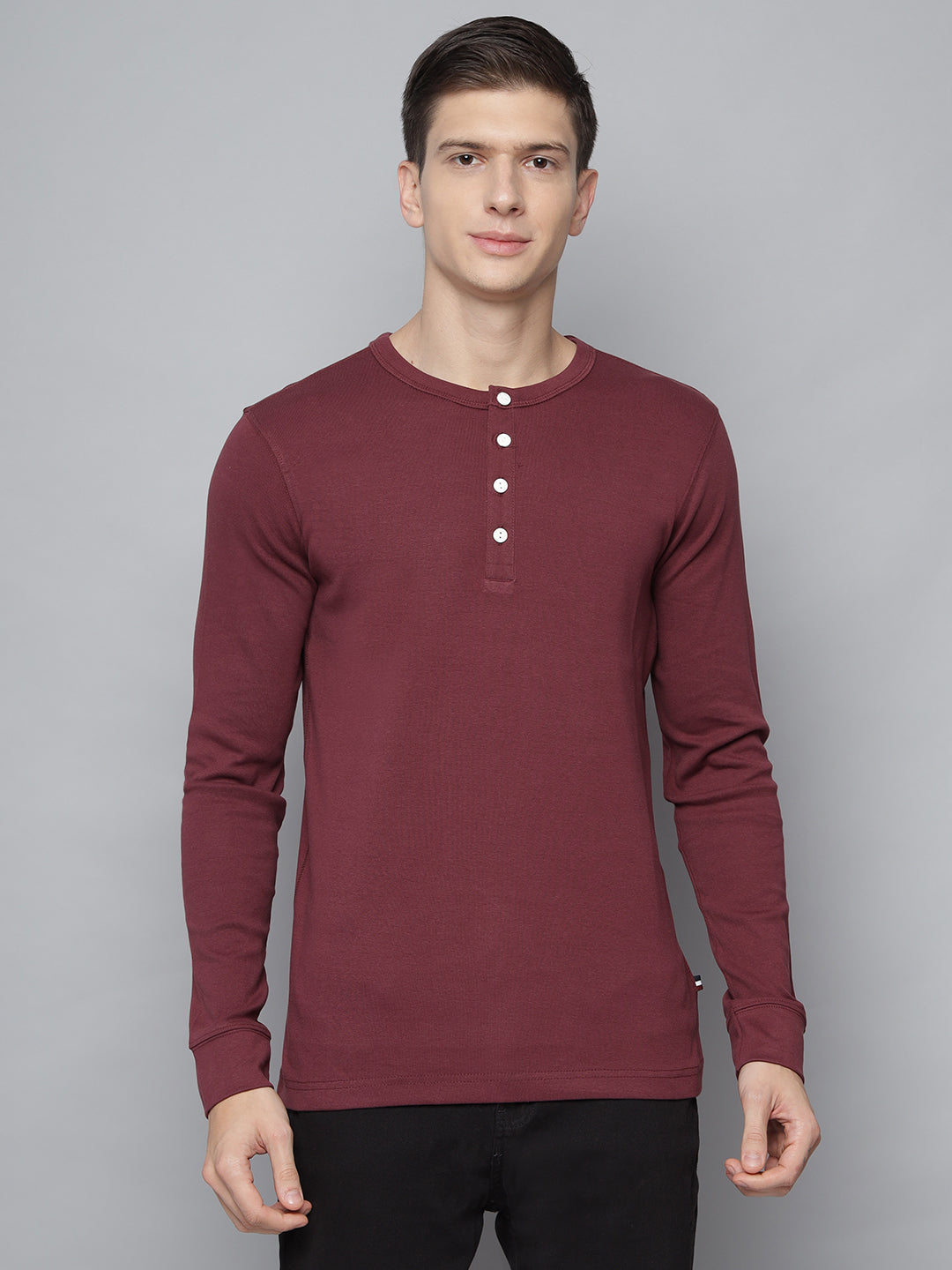 Lindbergh Men Maroon Solid Round Neck TShirt