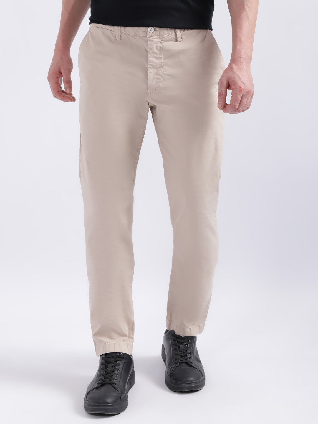 Shop Gant Men Slim Fit Comfort Mid-Rise Trousers Online – Iconic India