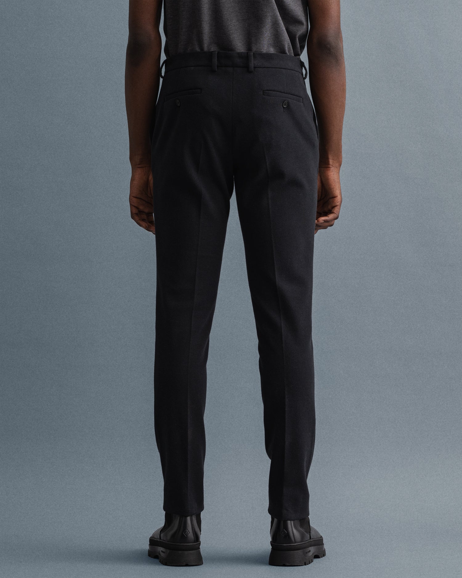 Gant Men Black Solid Regular Fit Trouser