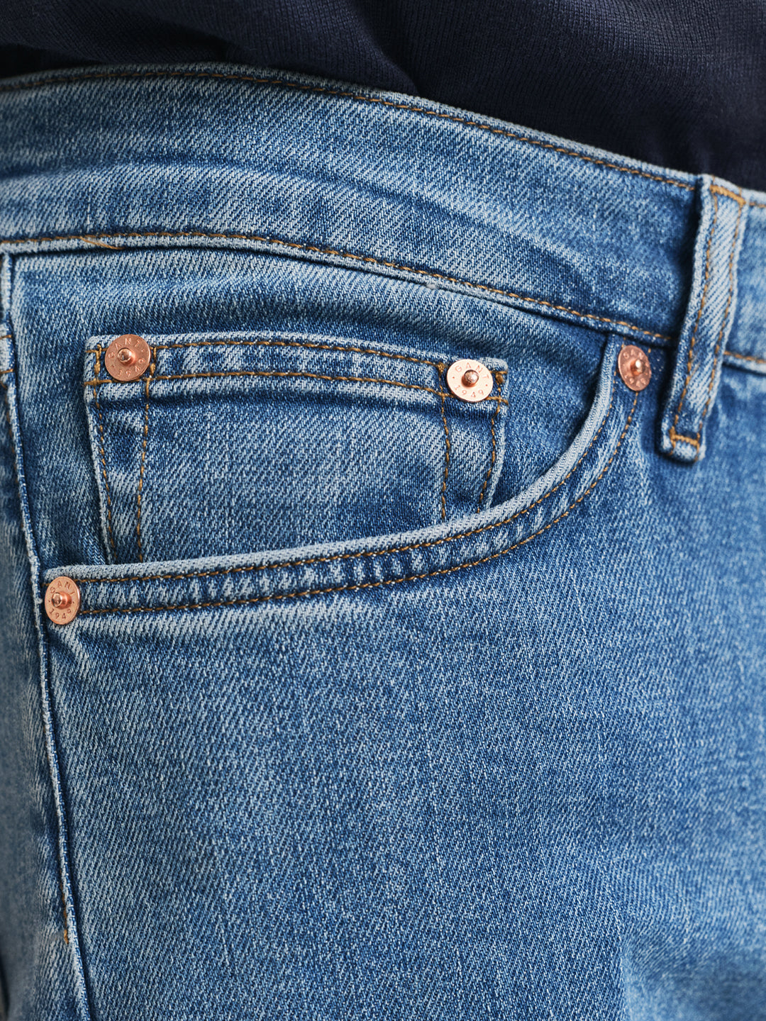 Gant Men Blue Slim Fit Solid Jeans