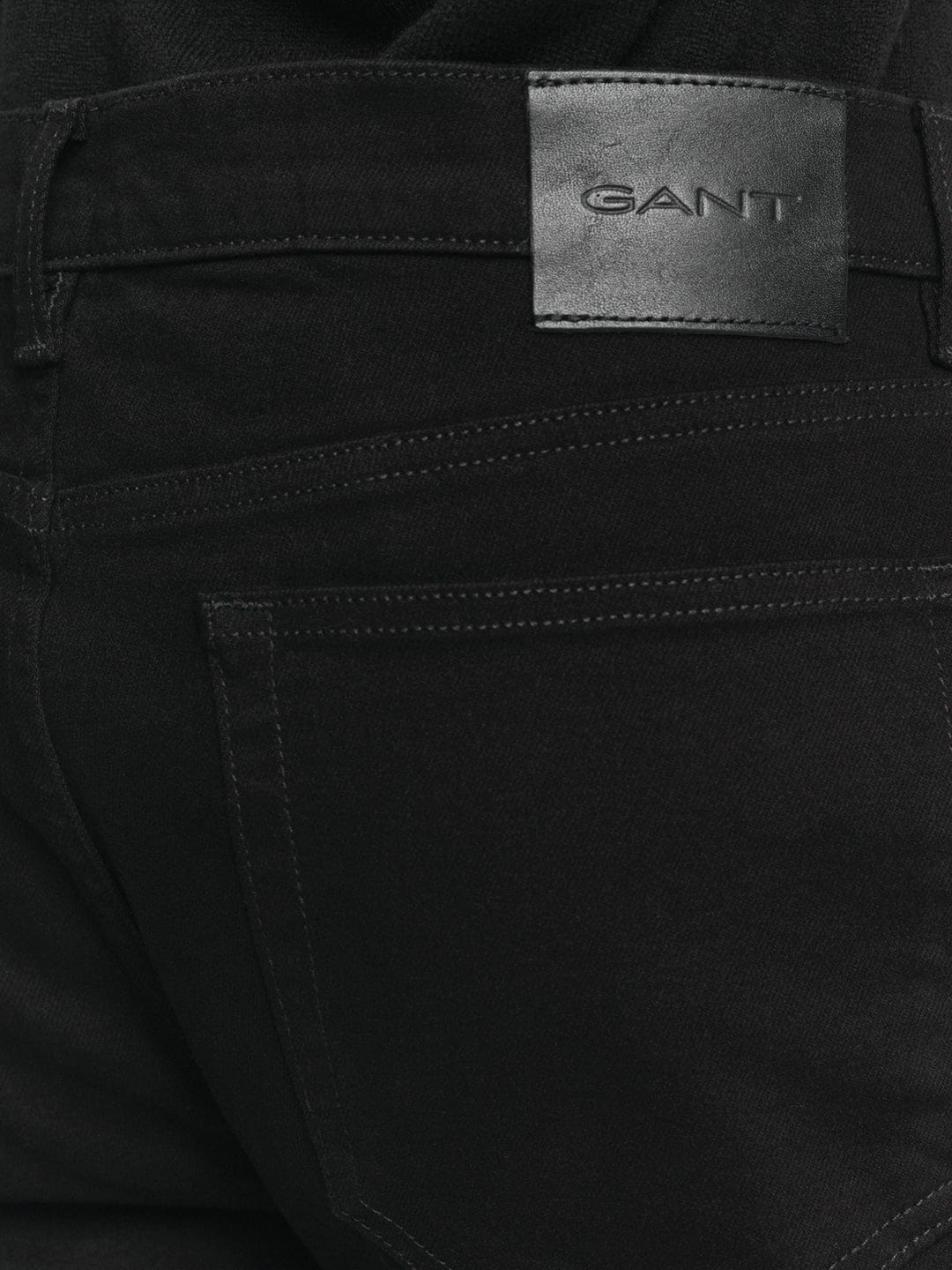 Gant Men Black Regular Fit Solid Jeans