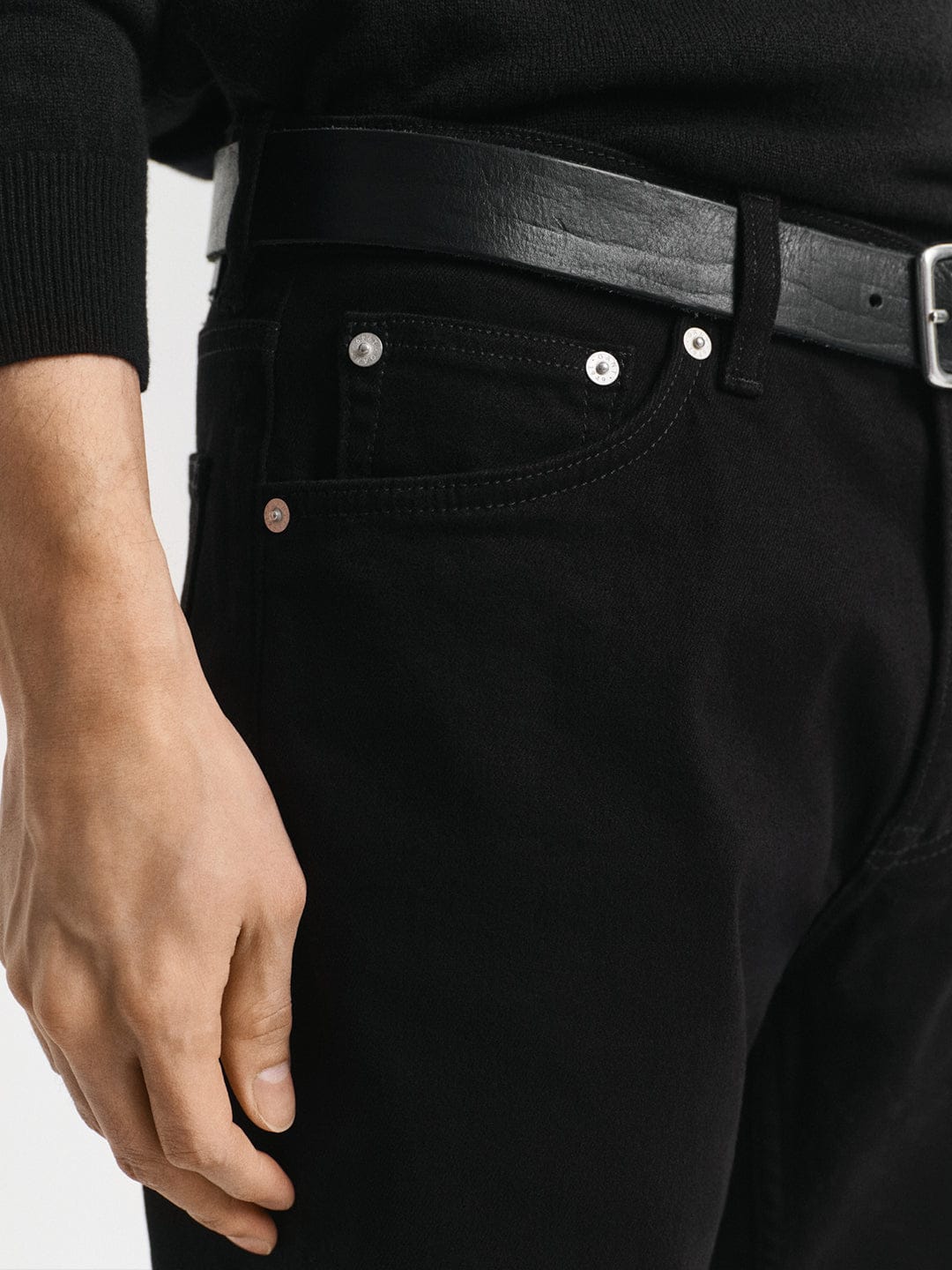 Gant Men Black Regular Fit Solid Jeans