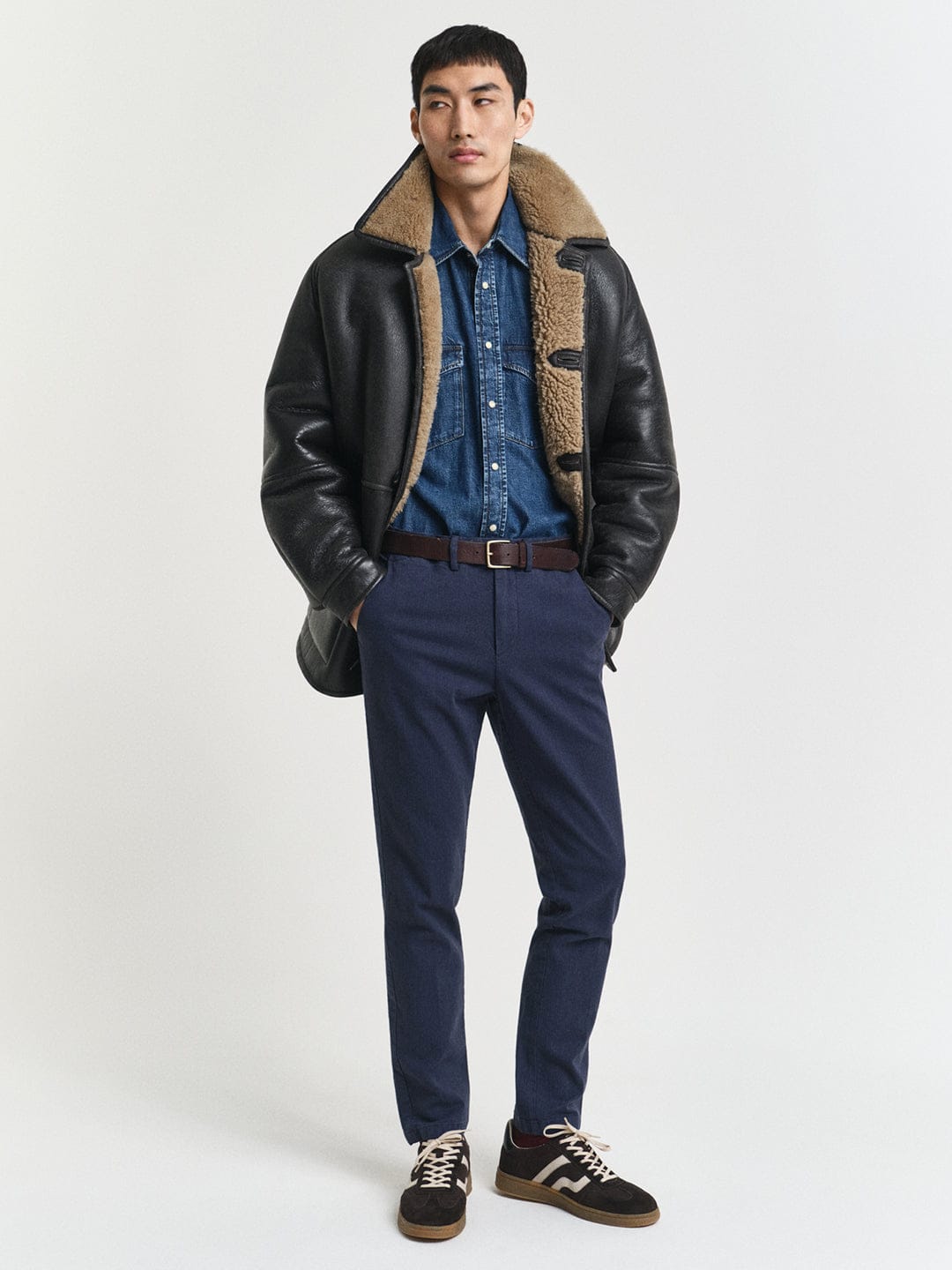 Gant Men Blue Slim Fit Solid Trouser