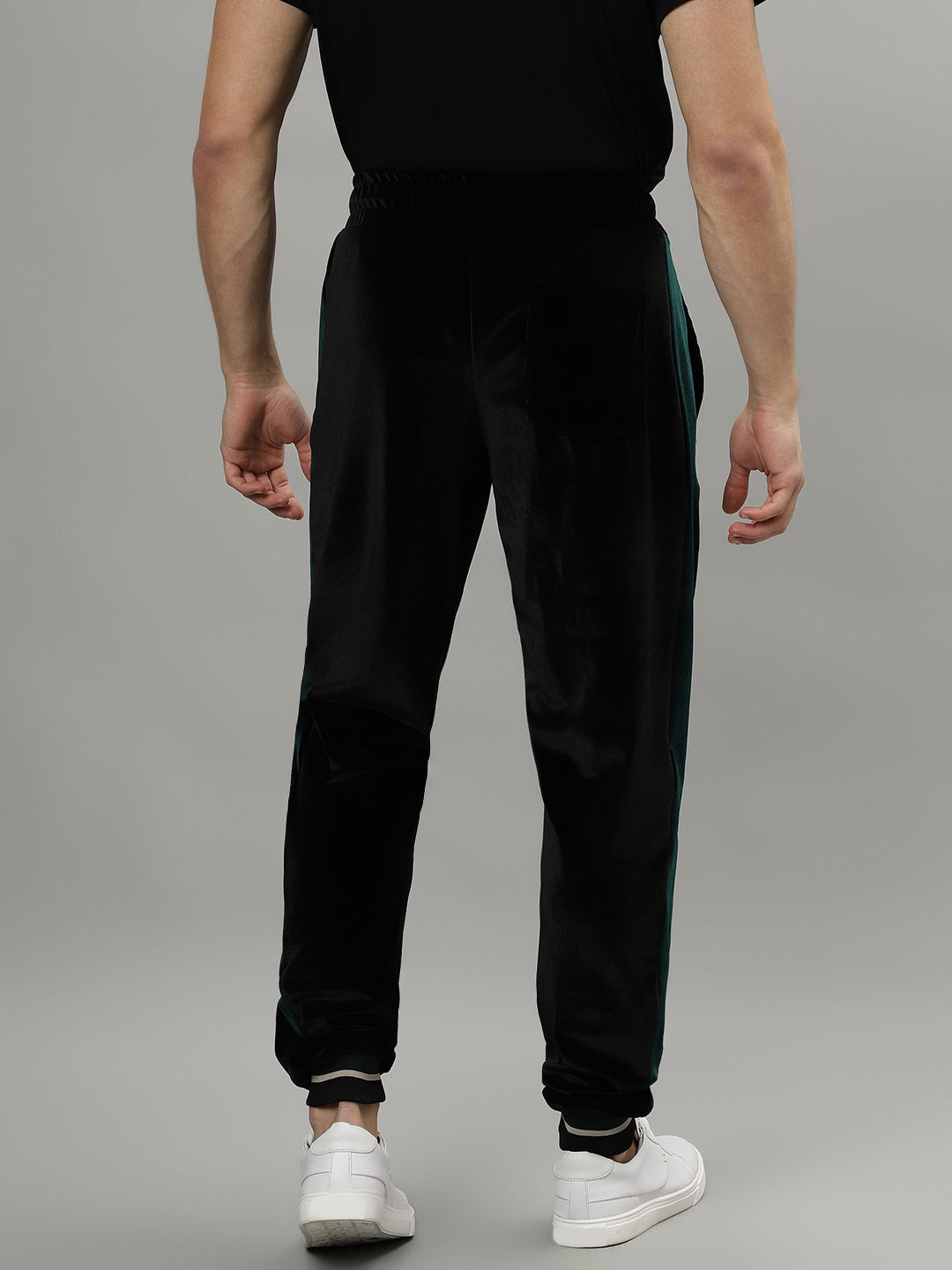 Iconic Men Black Solid Regular Fit Mid-Rise Track Pants