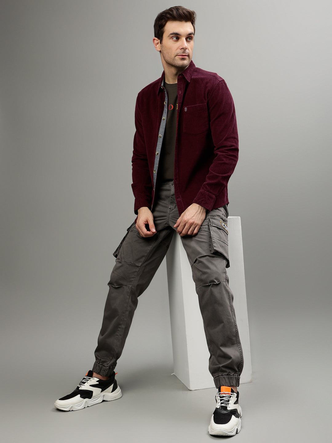 Iconic Men Wine Solid Spread Collar Full Sleeves Shirt