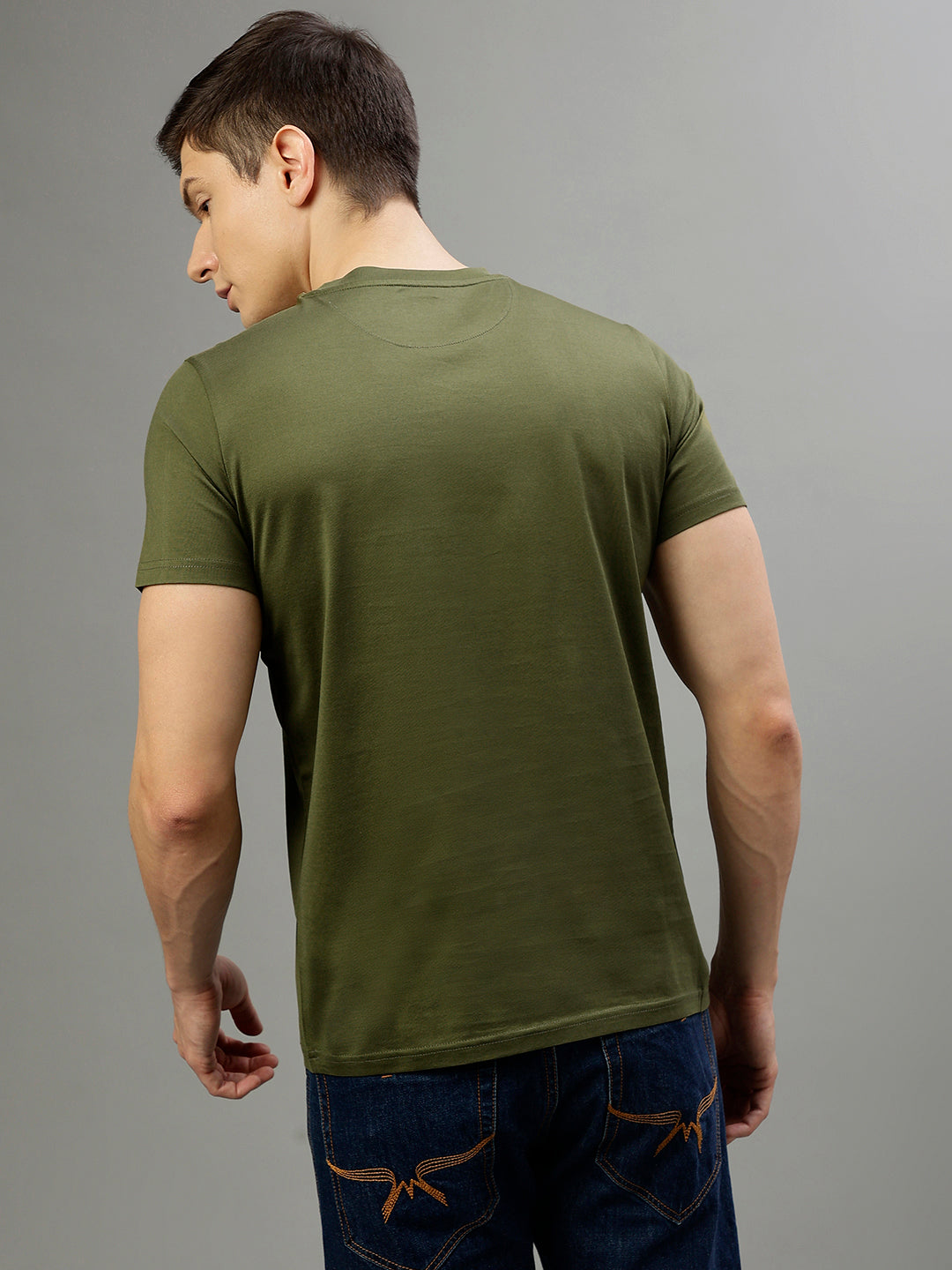 Iconic Men Green Solid Round Neck Short Sleeves Tshirt