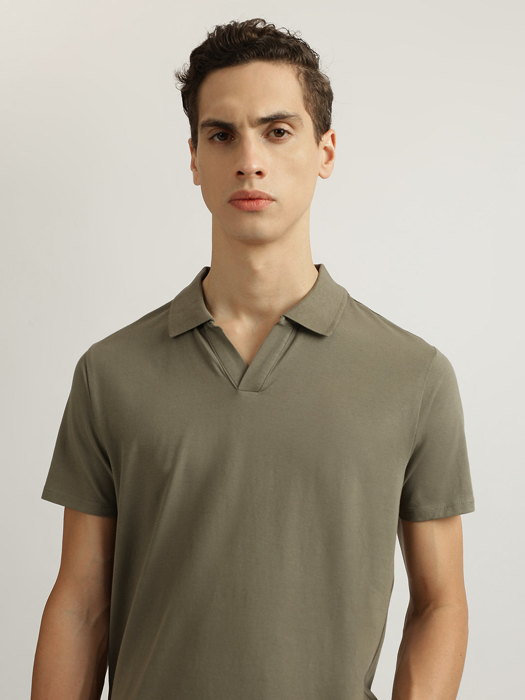 Lindbergh Men Olive Solid Collared Short Sleeves Polo Tshirt