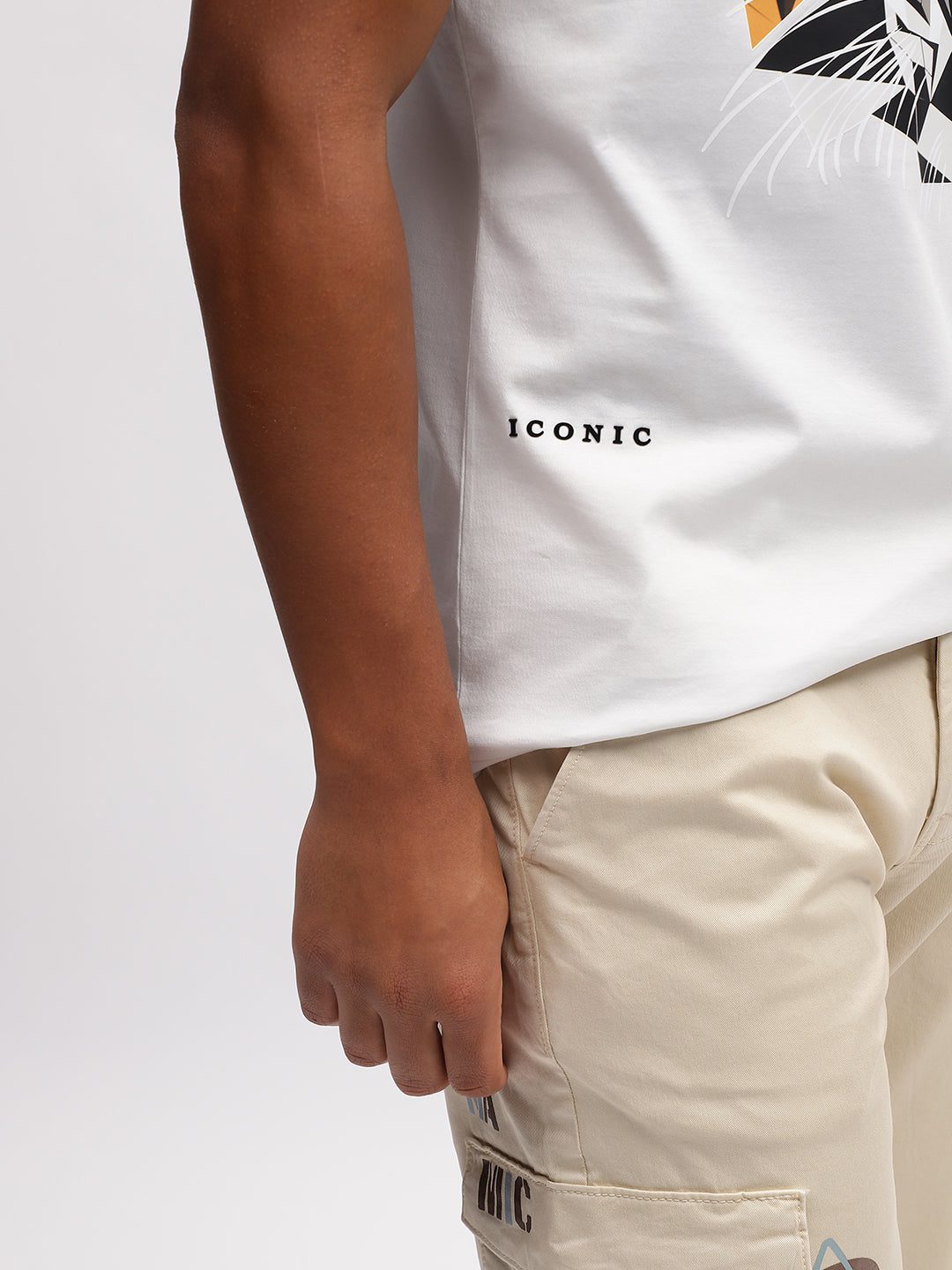 Iconic Men White Printed Round Neck Short Sleeves T-Shirt