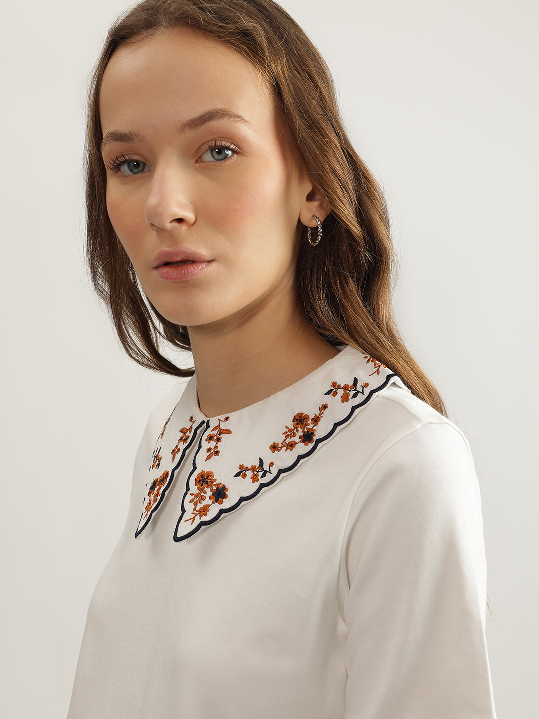 Elle Women Off White Solid Peter Pan Collar Short Sleeves Tshirt