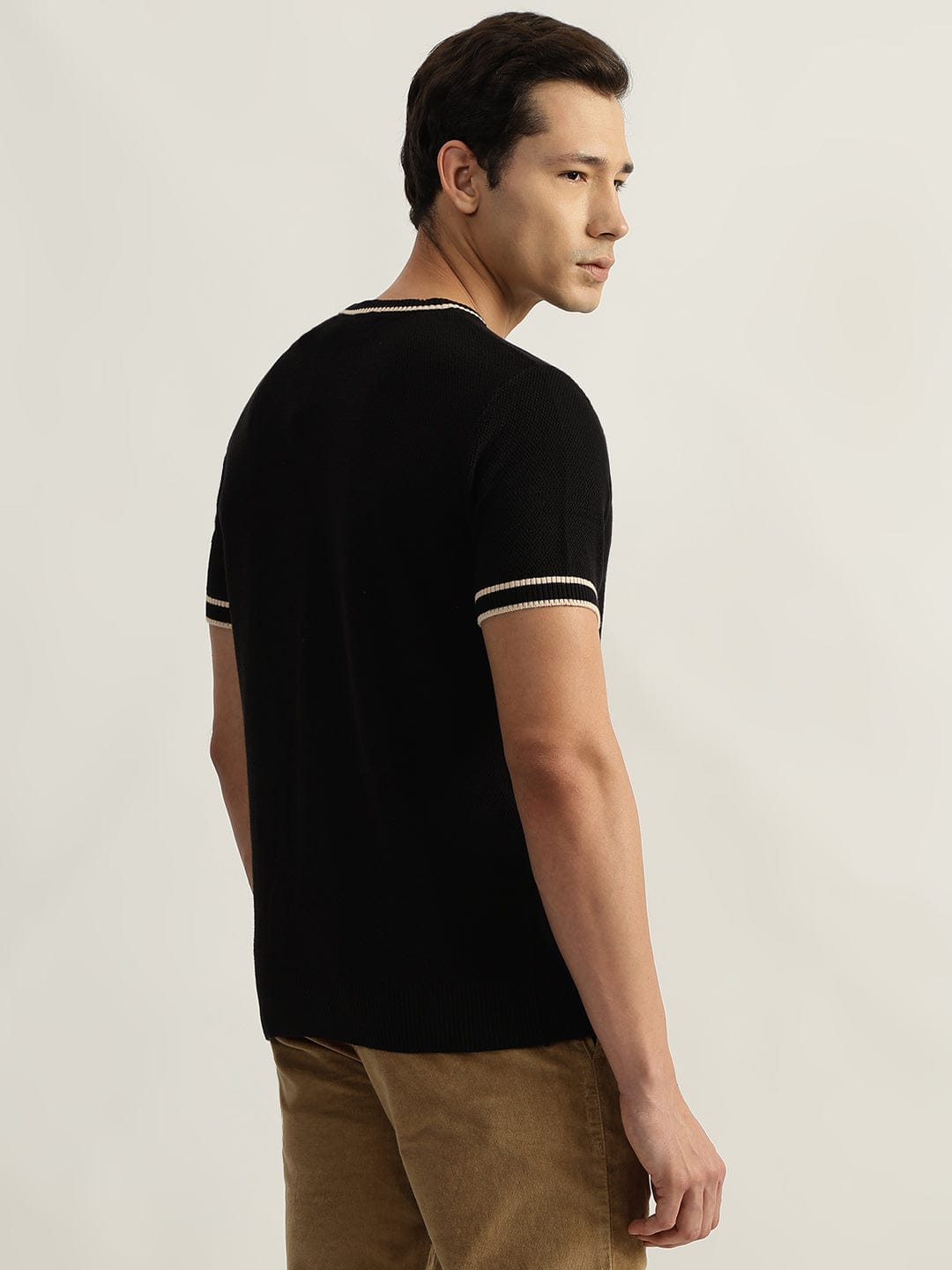 Iconic Men Black Solid Round Neck Tshirt