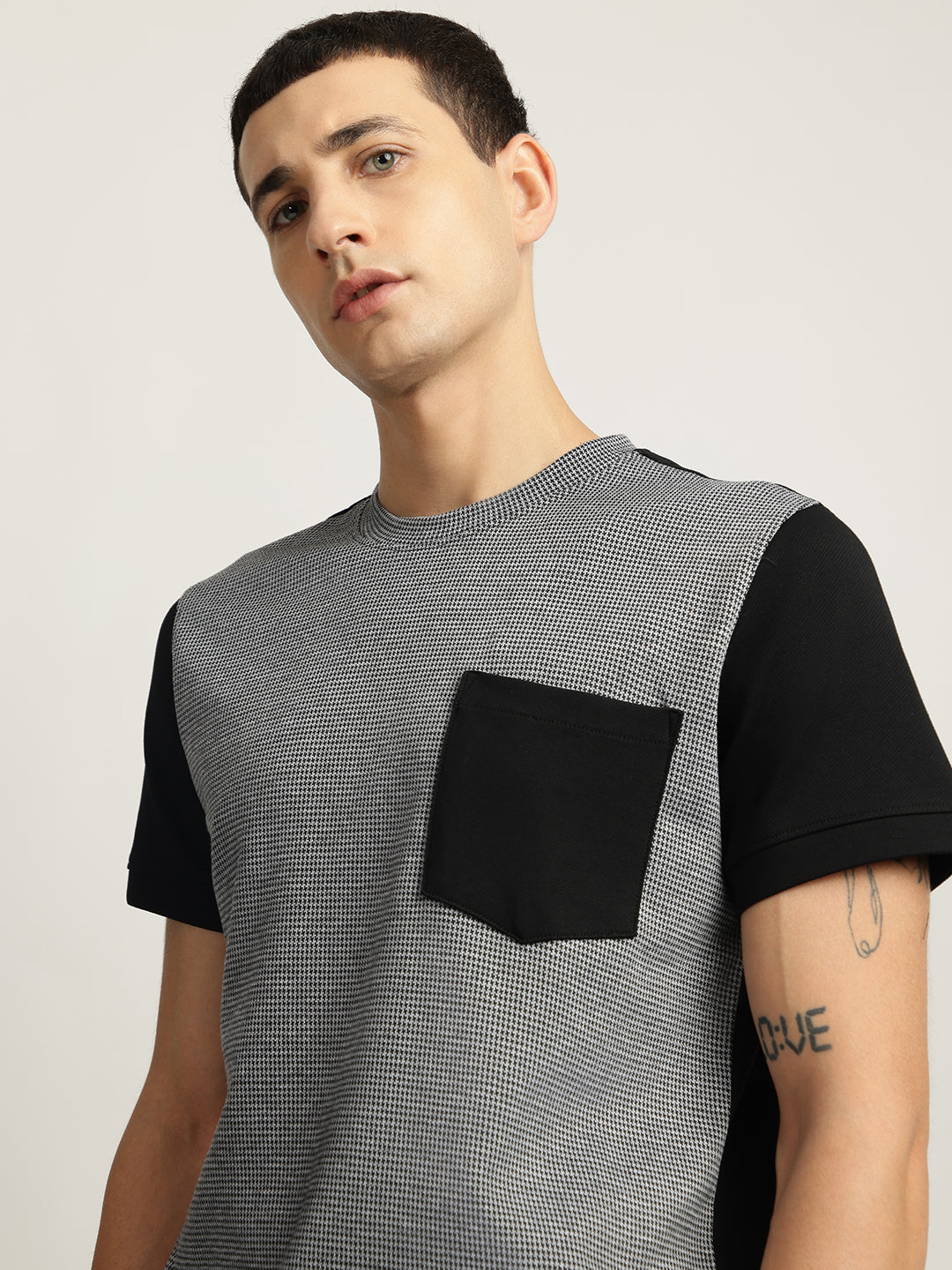 Iconic Men Black Jacquard Round Neck Tshirt