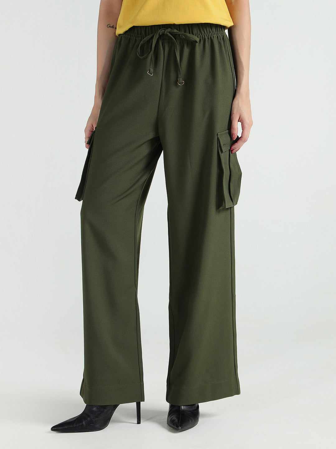 Elle Women Green Regular Fit Solid Trouser