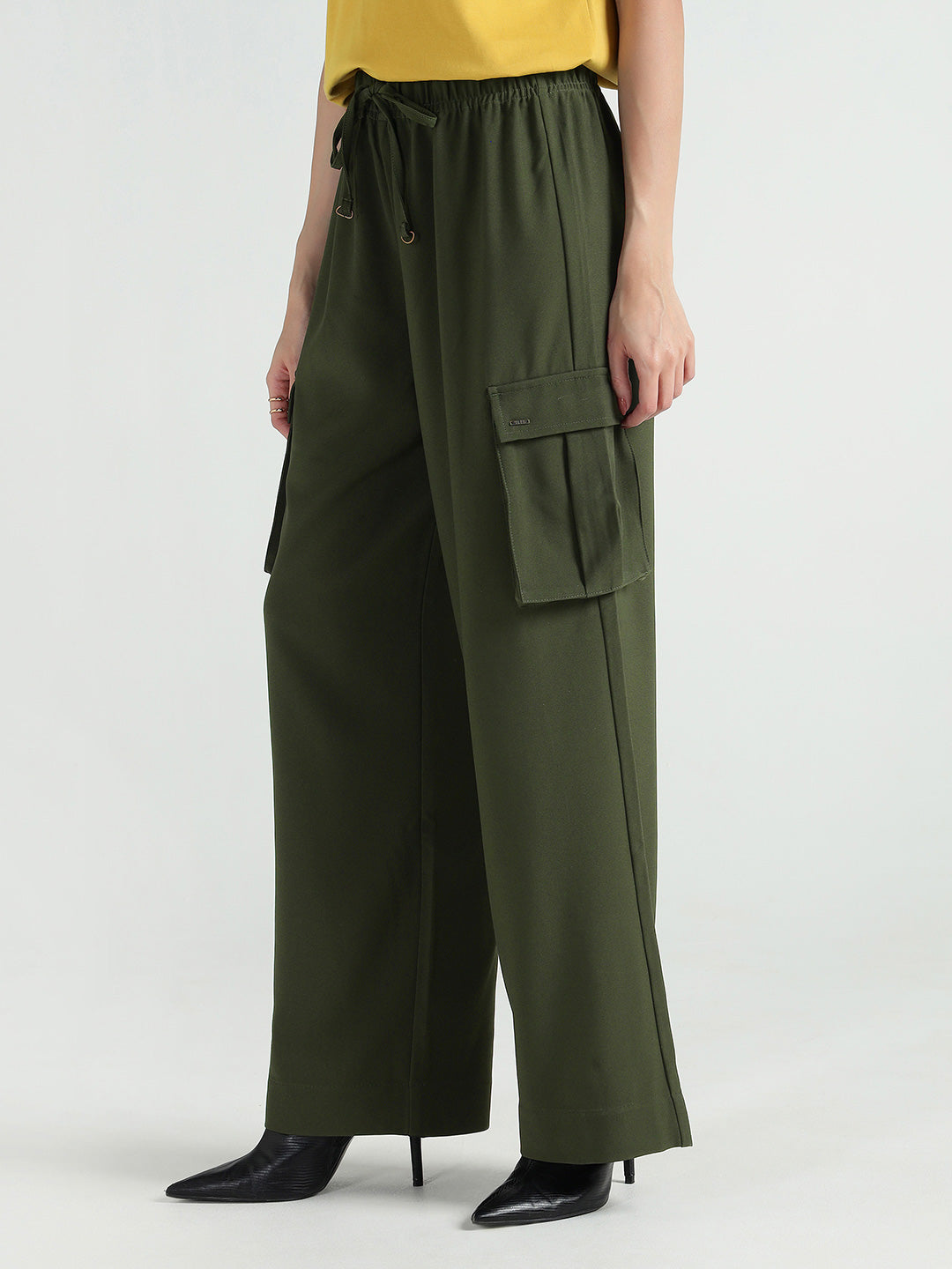 Elle Women Green Regular Fit Solid Trouser