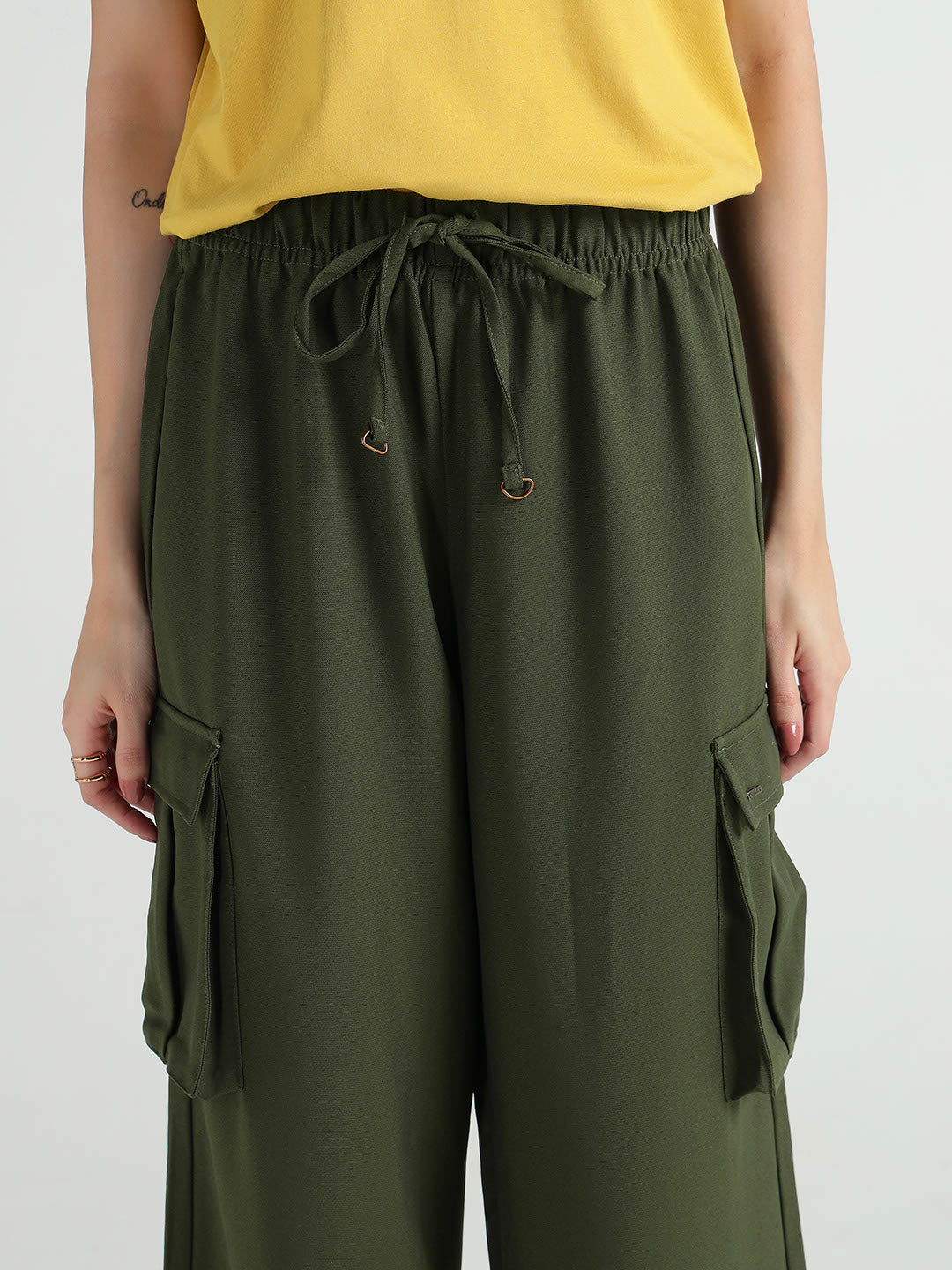 Elle Women Green Regular Fit Solid Trouser