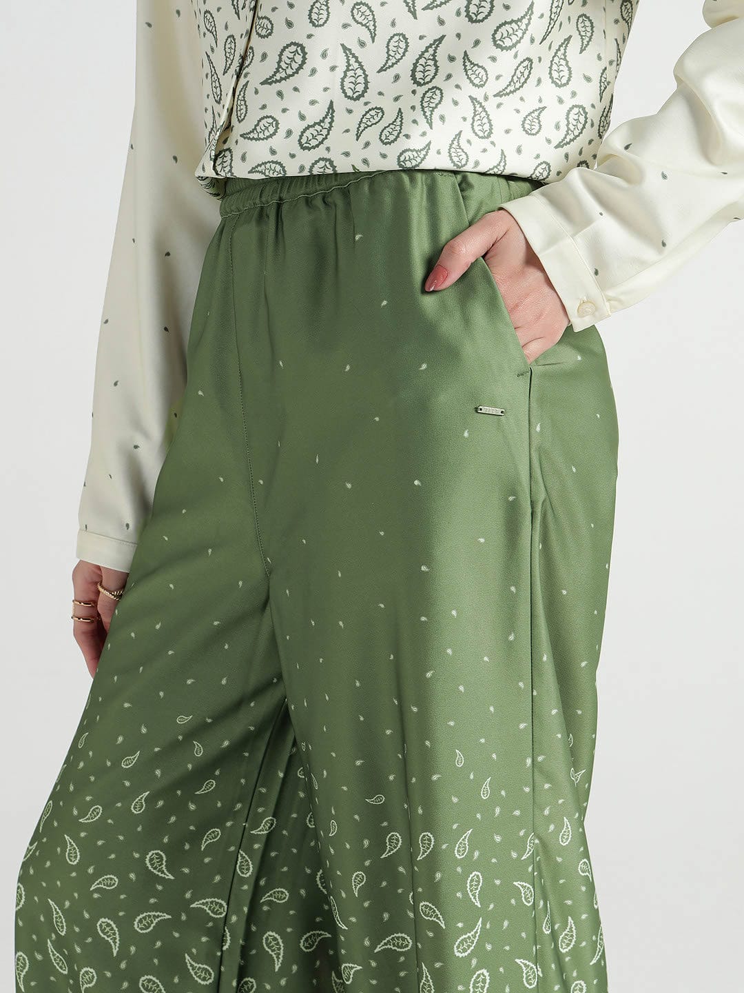 Elle Women Green Regular Fit Printed Trouser