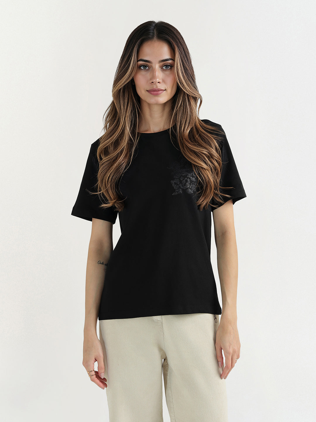Elle Women Black Solid Crew Neck Tshirt