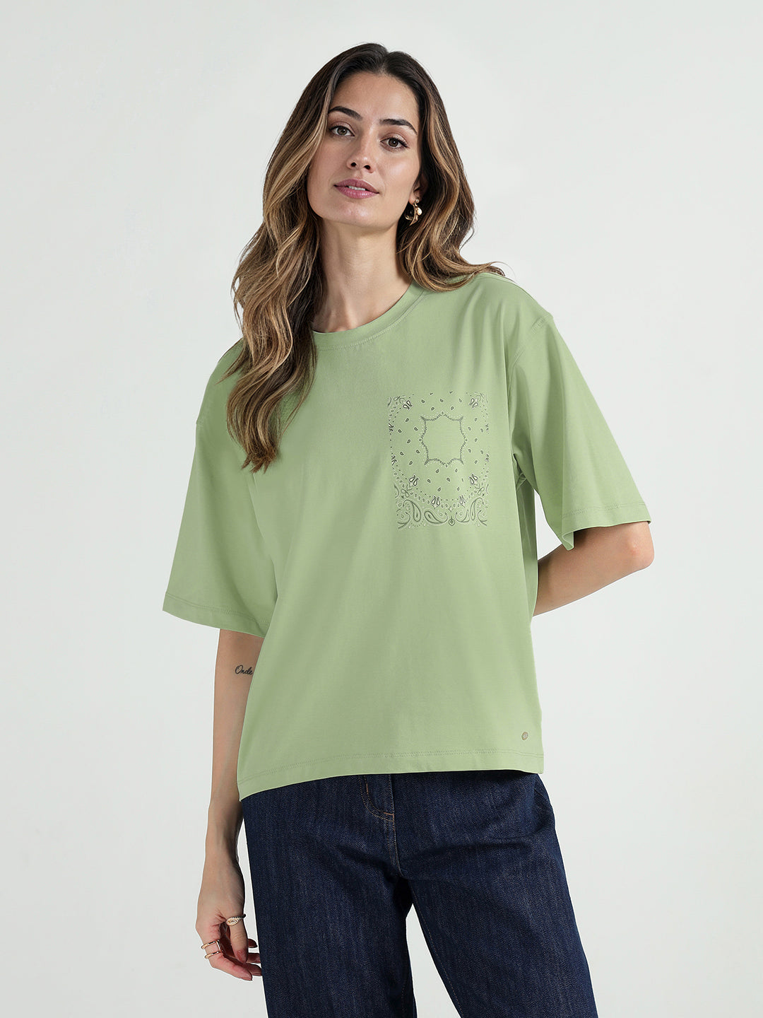 Elle Women Green Solid Round Neck Tshirt