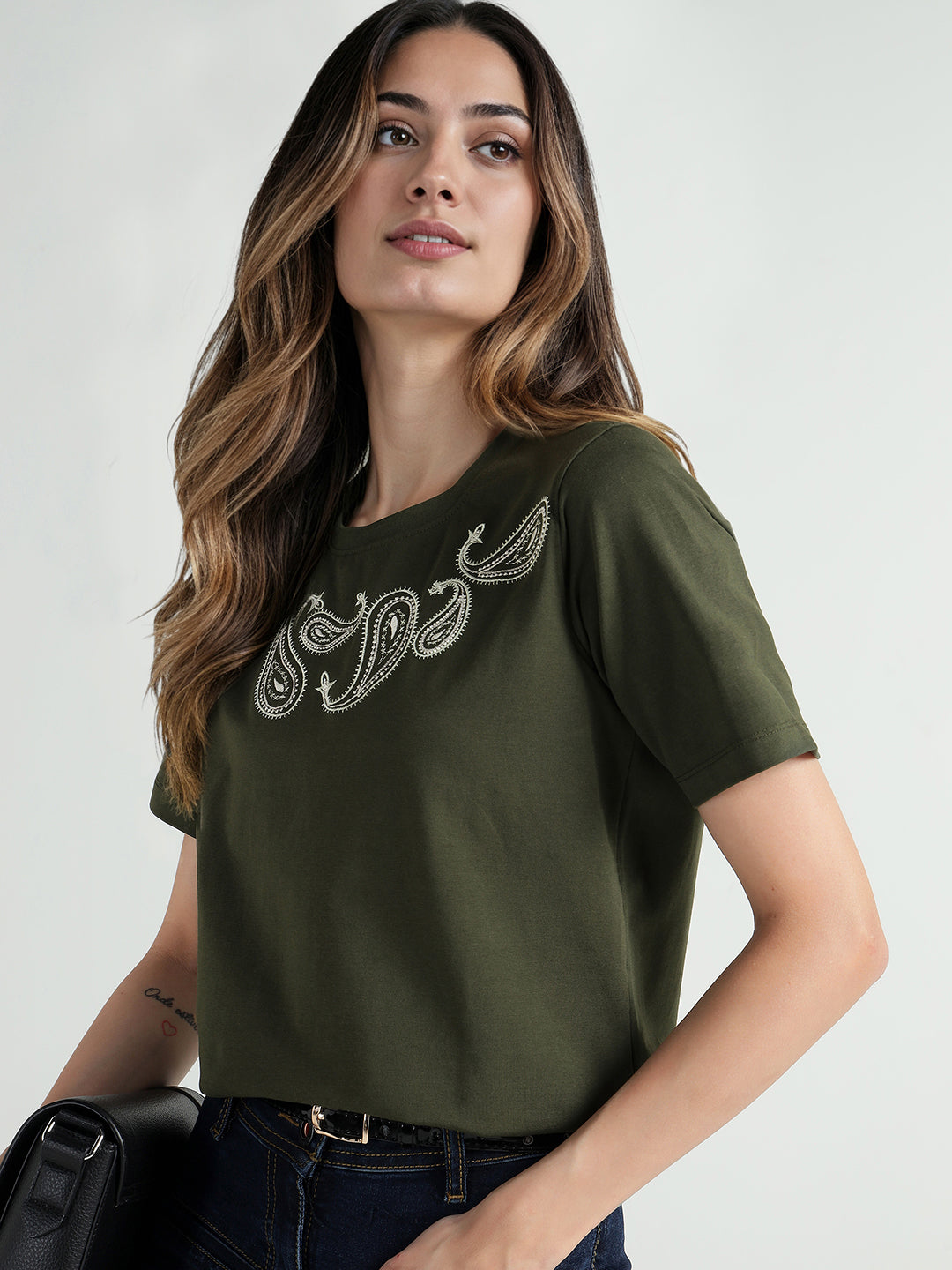 Elle Women Green Solid Round Neck Tshirt