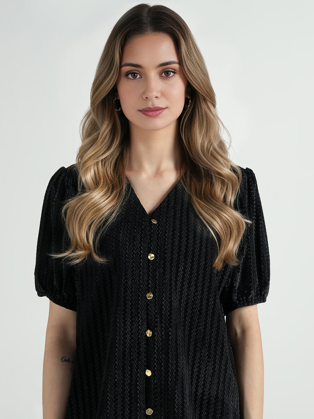 Elle Women Black Textured V Neck Top