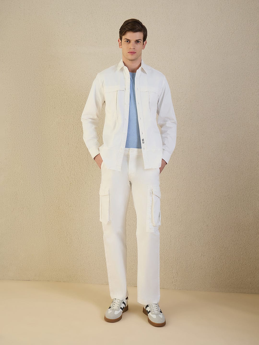 Iconic Men Off White Solid Straight Fit Cargo Pant