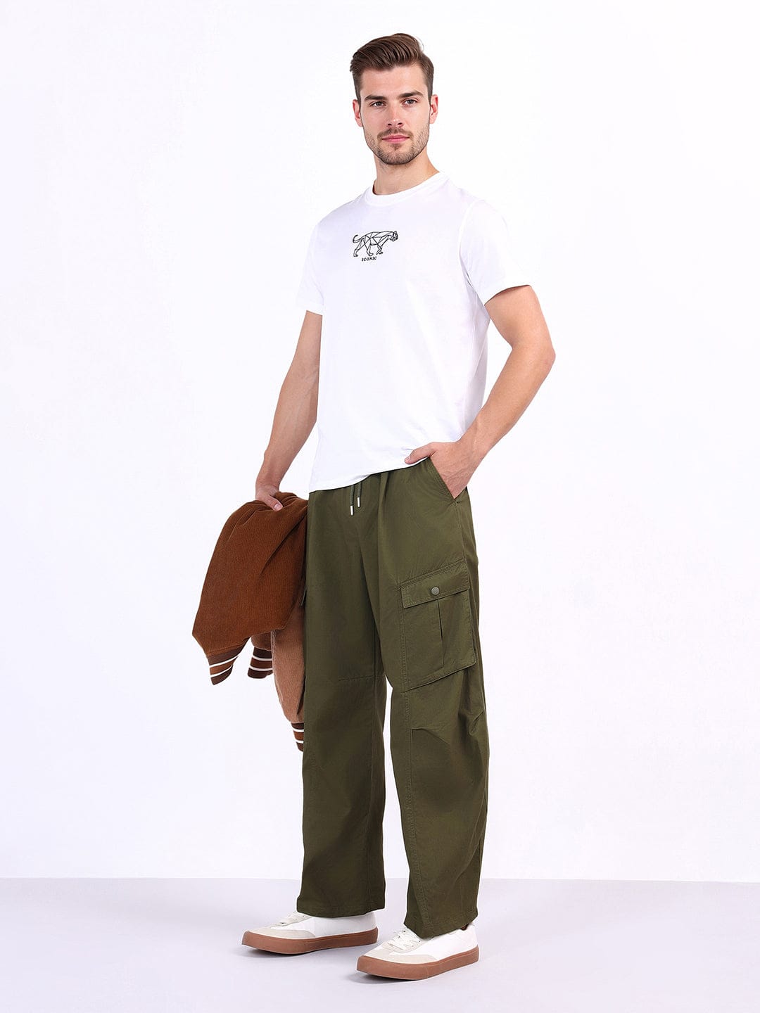 Iconic Men Green Oversized Solid Trouser