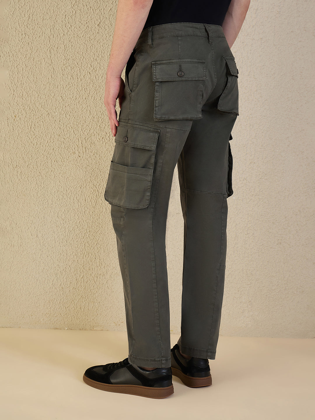 Iconic Men Olive Solid Cargo Pant