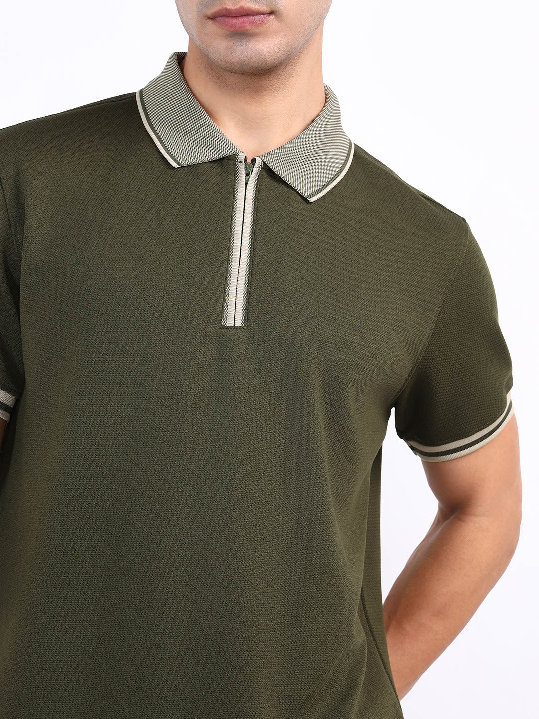 Iconic Men Green Solid Polo Tshirt
