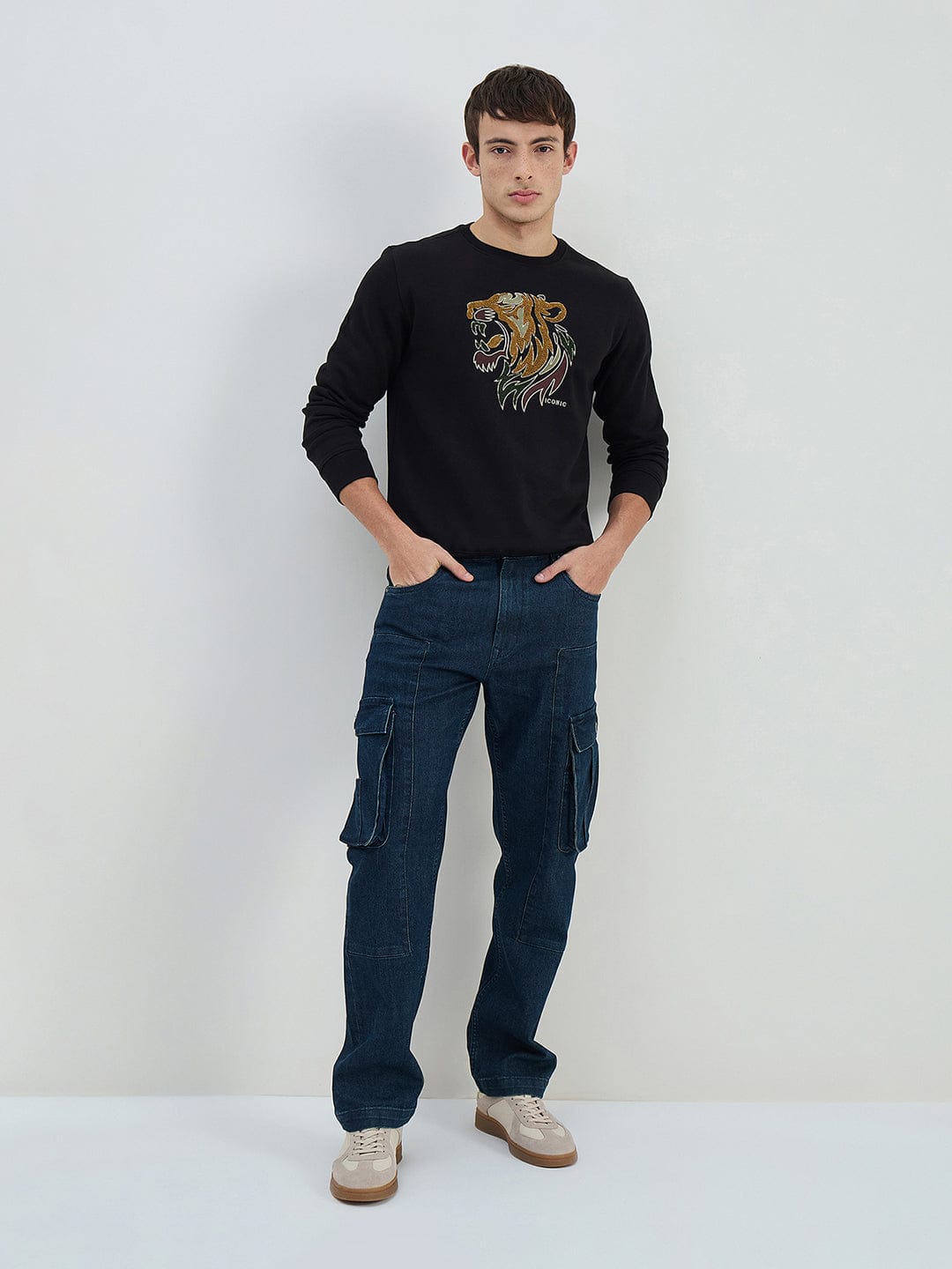 Iconic Men Black Solid Round Neck Sweatshirt