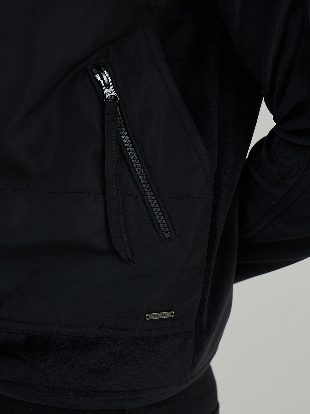 Iconic Men Black Solid Crew Neck Sweatshirt