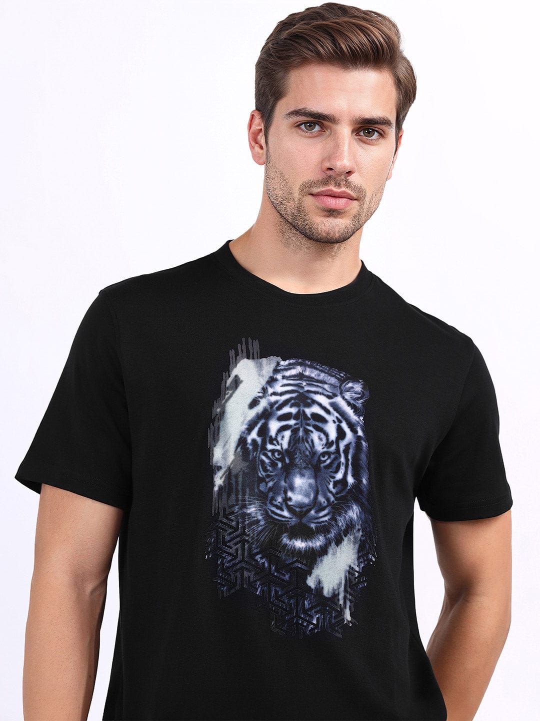 Iconic Men Black Solid Crew Neck Tshirt