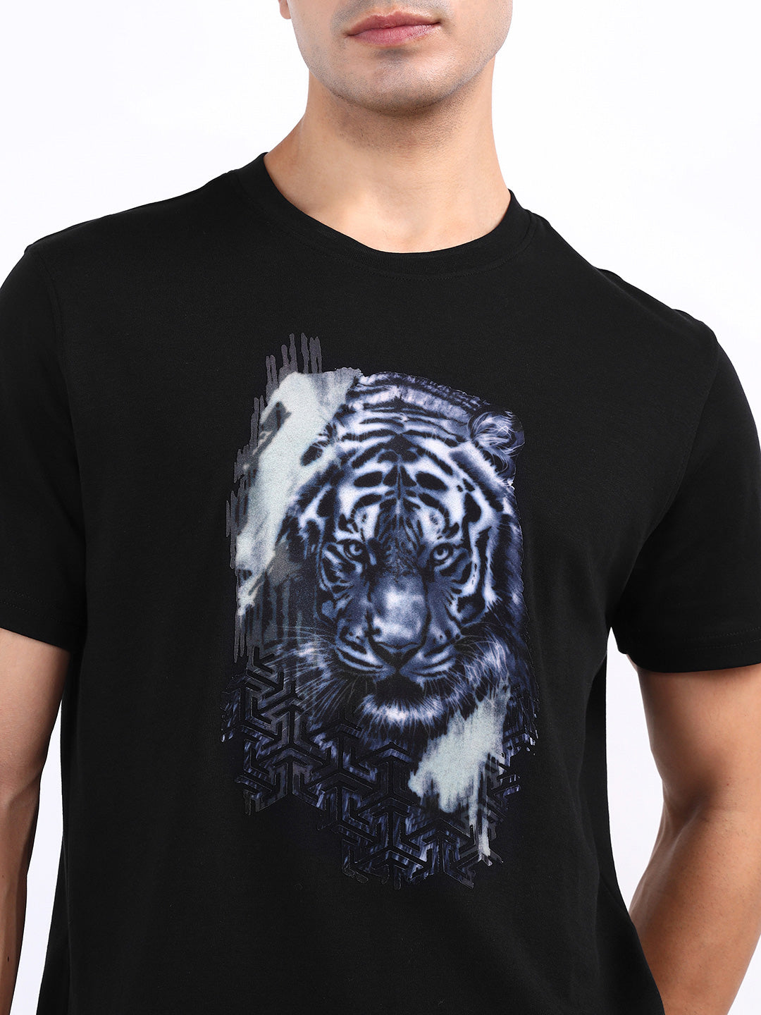 Iconic Men Black Solid Crew Neck Tshirt