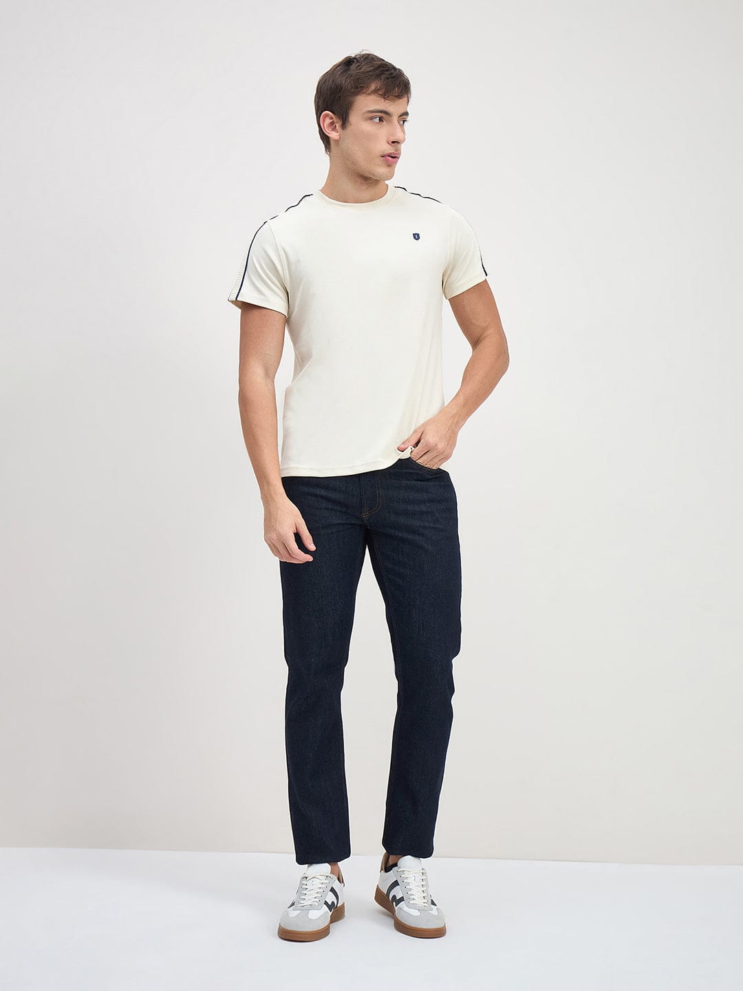 ICONIC Men Off White Solid Crew Neck Regular Fit T-Shirt