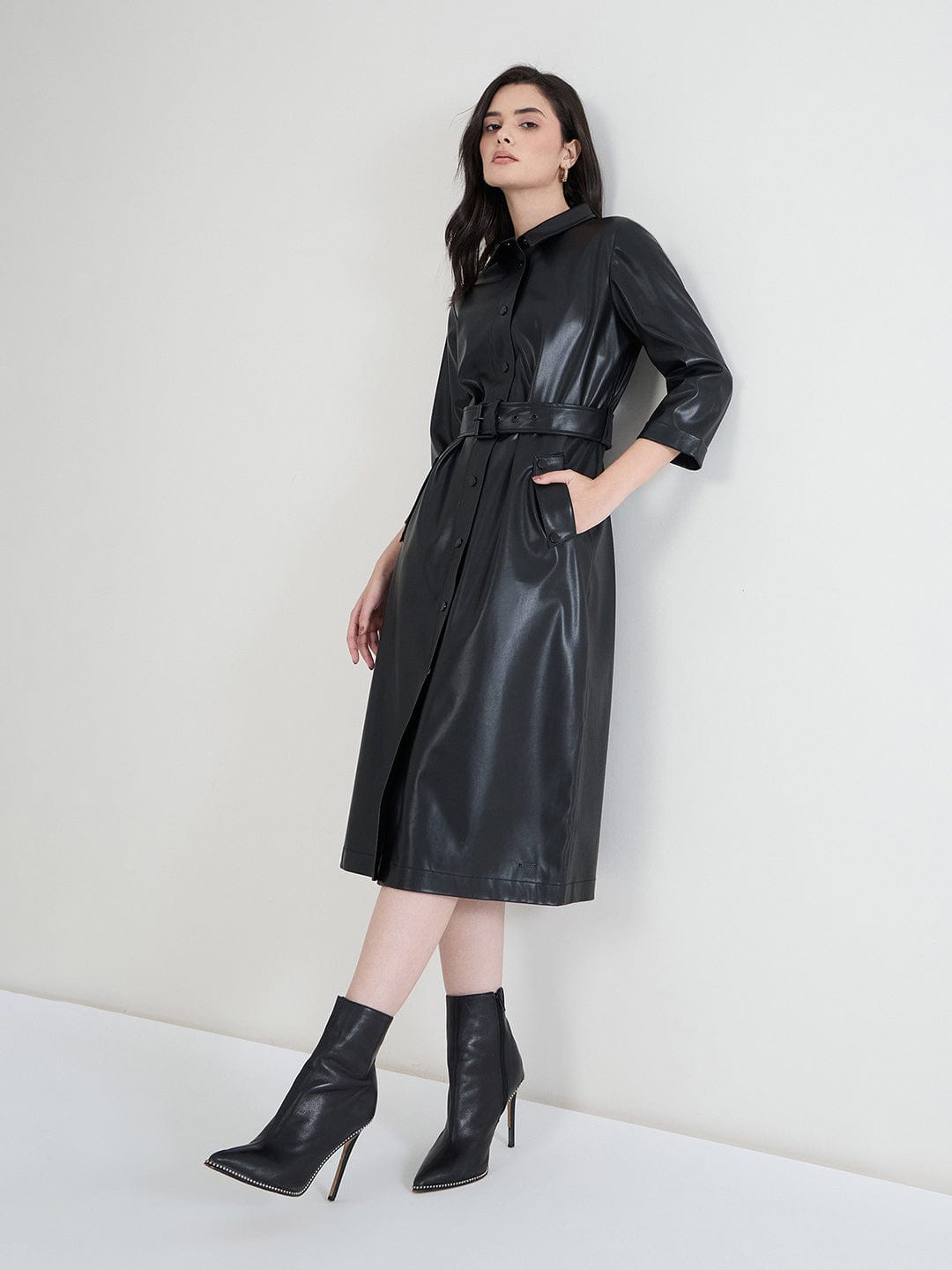 Iconic Women Black Solid Collared Dress