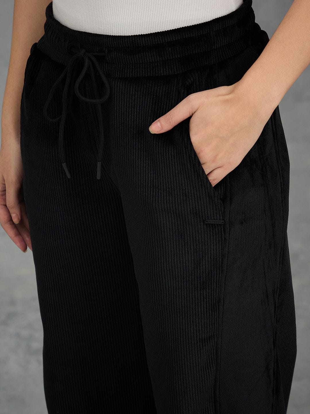 Iconic Women Black Solid Straight Fit Sweat Pant