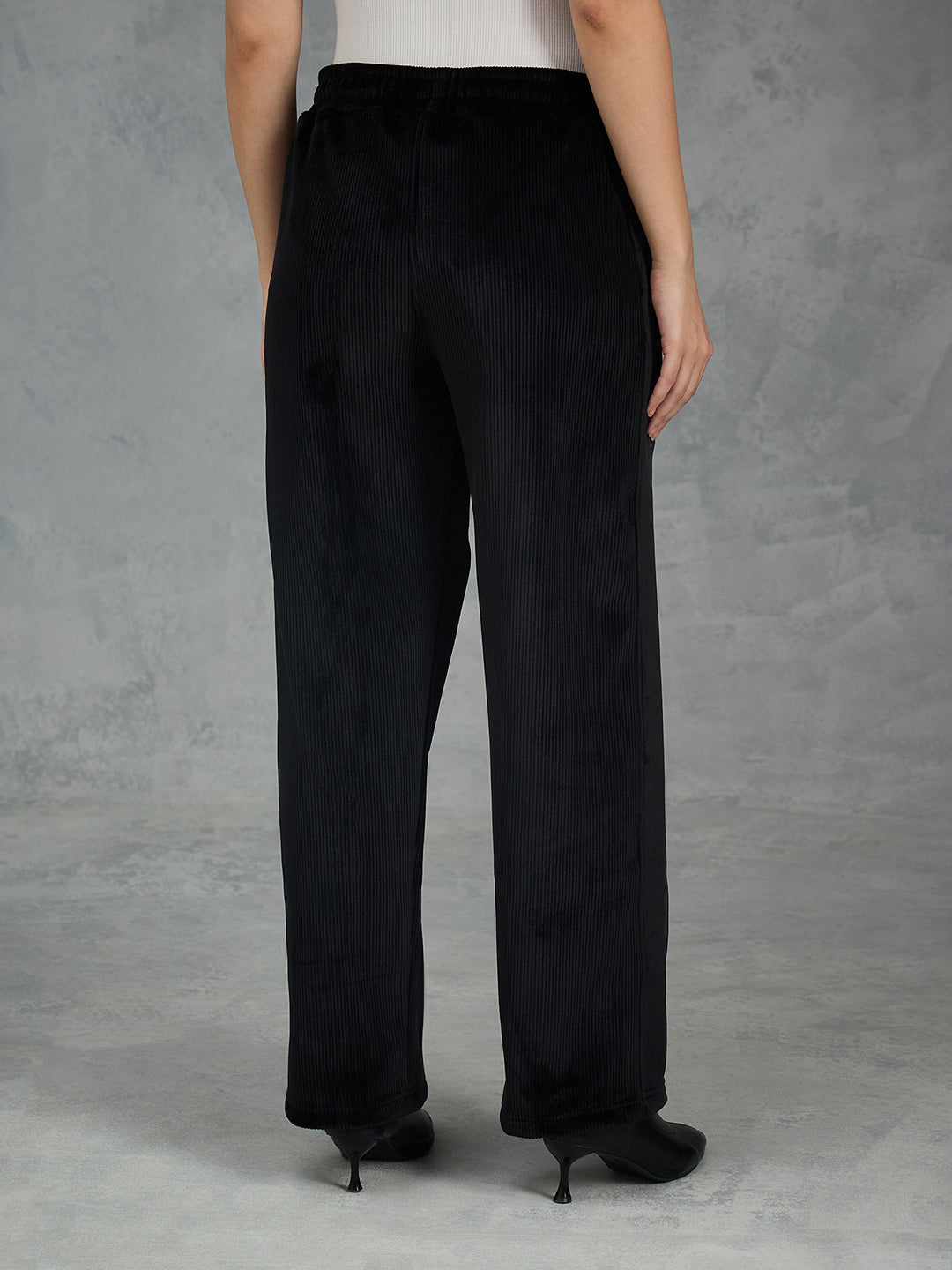 Iconic Women Black Solid Straight Fit Sweat Pant