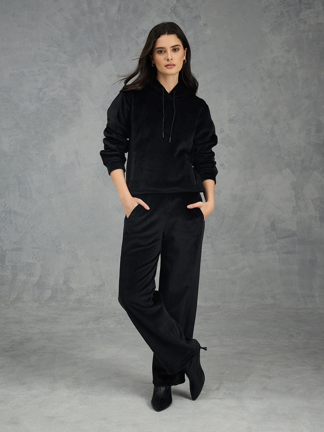 Iconic Women Black Solid Straight Fit Sweat Pant