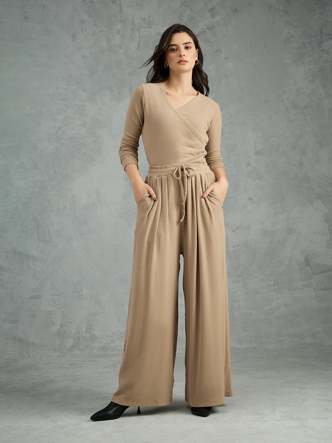 Iconic Women Brown Solid Straight Fit Sweat Pant