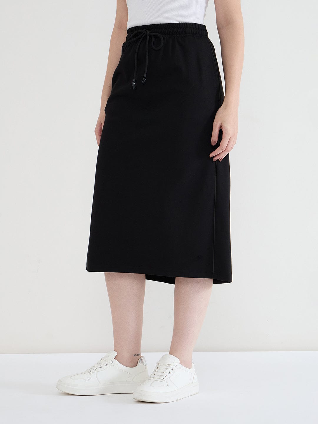 Iconic Women Black Solid Midi Skirt