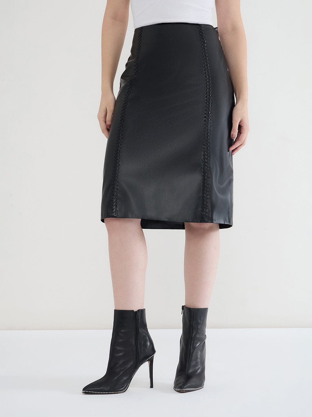 Iconic Women Black Solid Straight Fit Midi Skirt