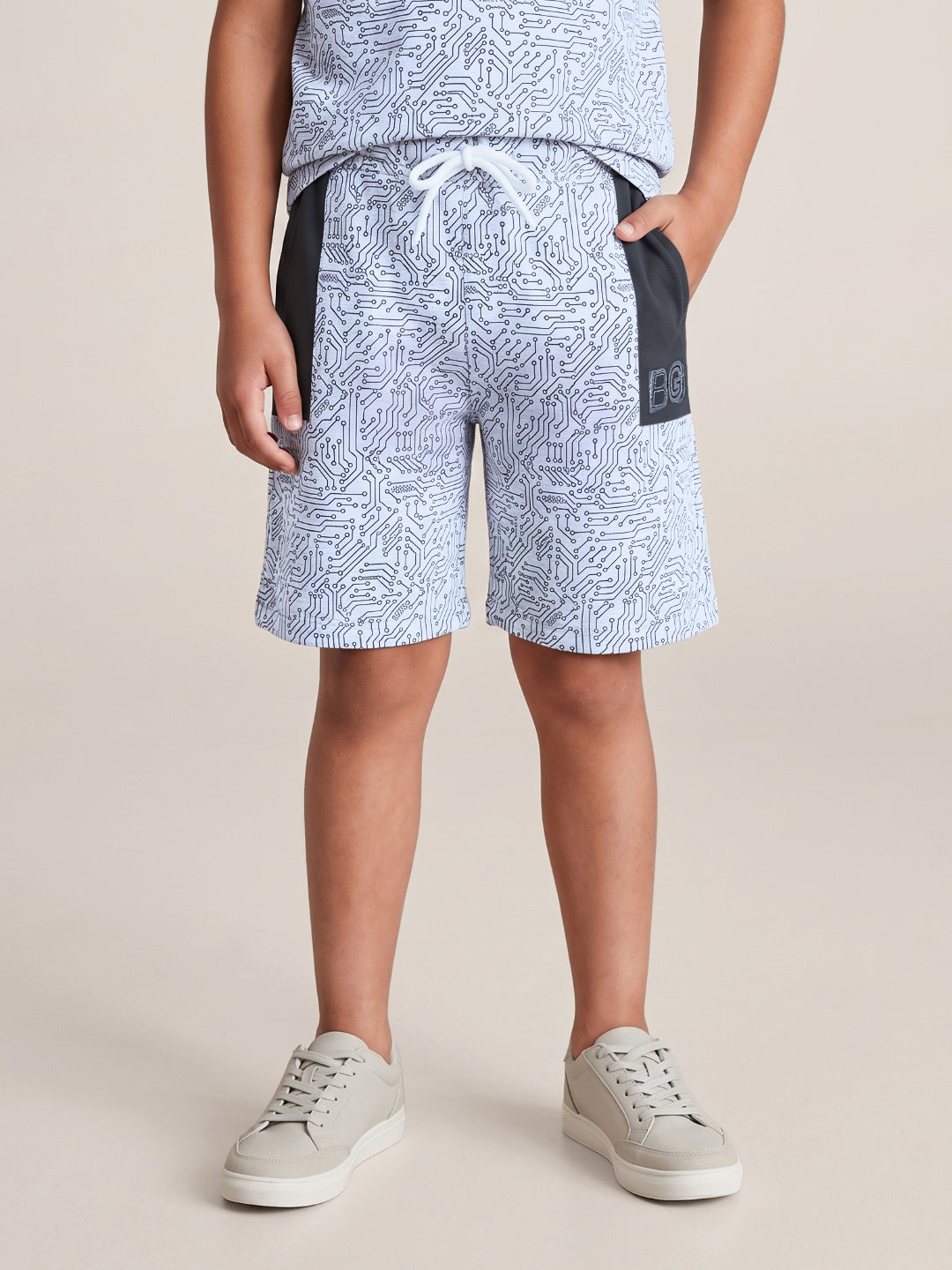 Blue Giraffe Boys White Printed Regular Fit Pure Cotton Shorts