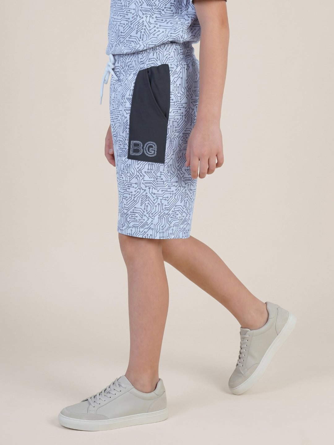 Blue Giraffe Boys White Printed Regular Fit Pure Cotton Shorts