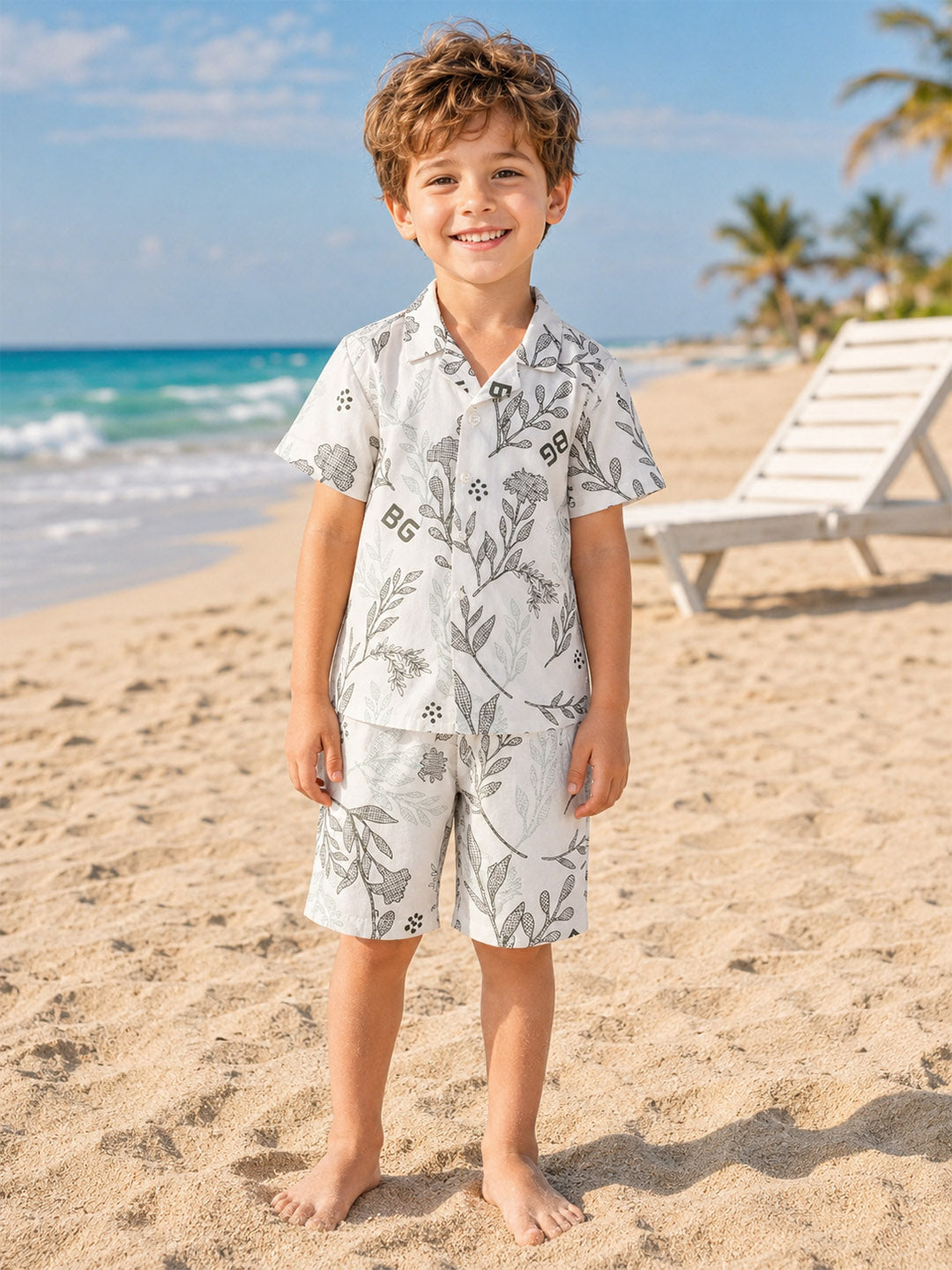Blue Giraffe Boys White Printed Regular Fit Pure Cotton Shorts