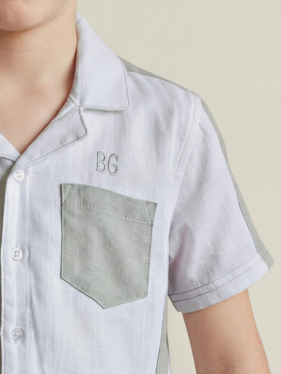 Blue Giraffe Boy White Cotton Shirt