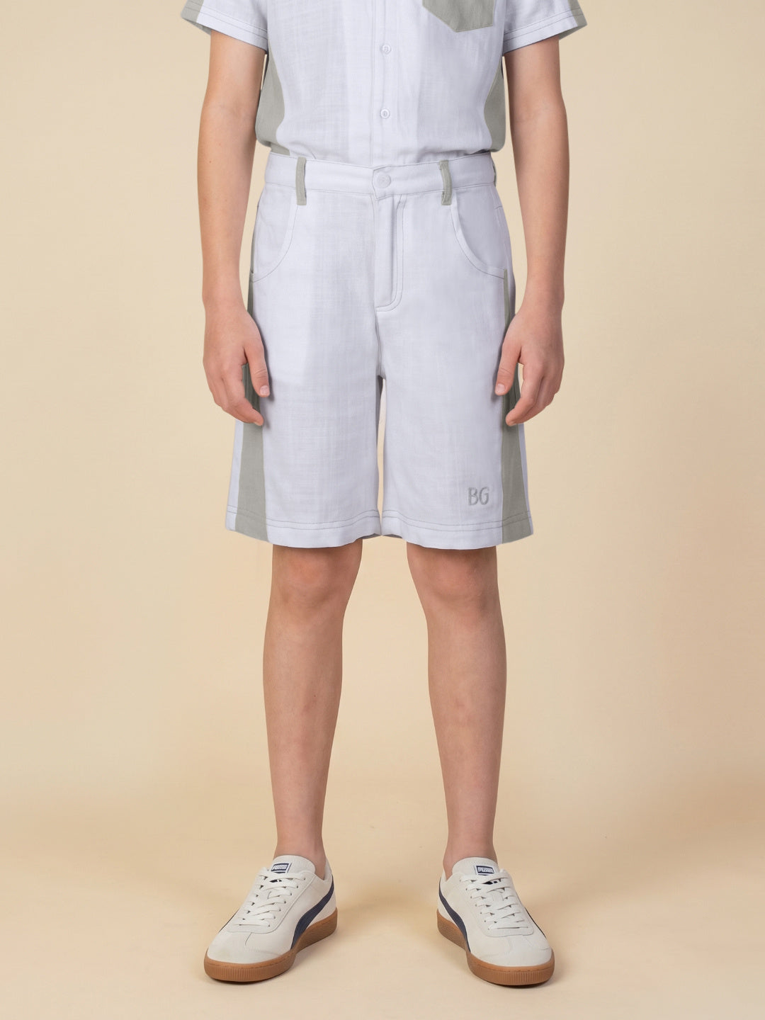 Blue Giraffe Boys White Solid Regular Fit Pure Cotton Shorts