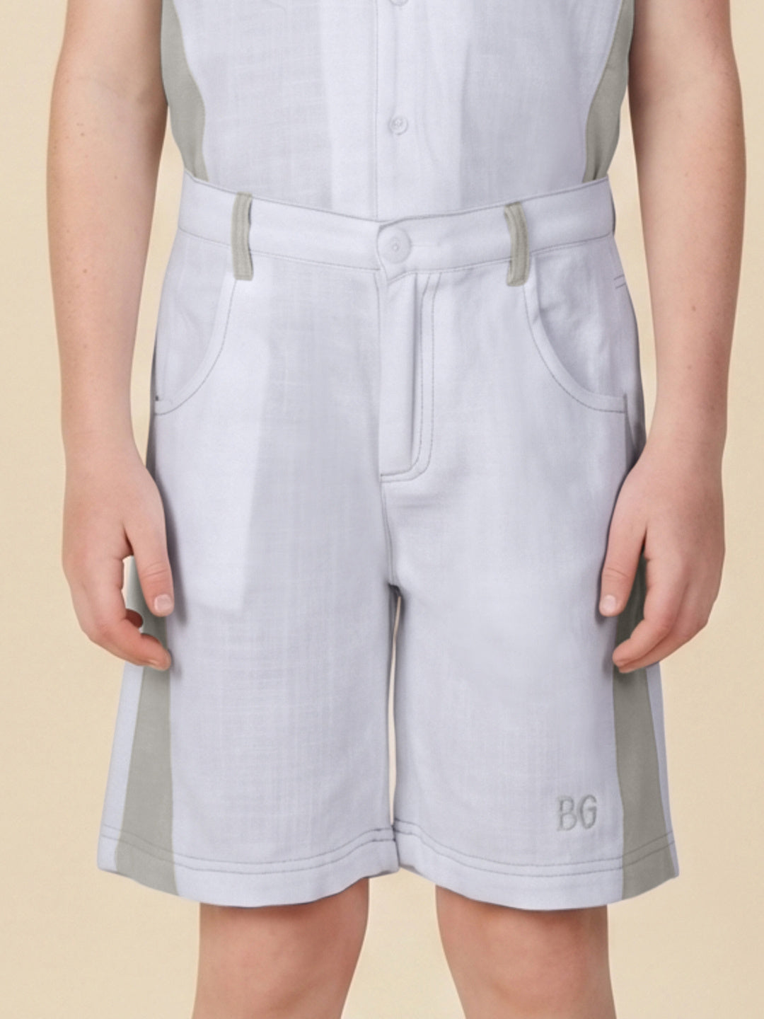Blue Giraffe Boys White Solid Regular Fit Pure Cotton Shorts