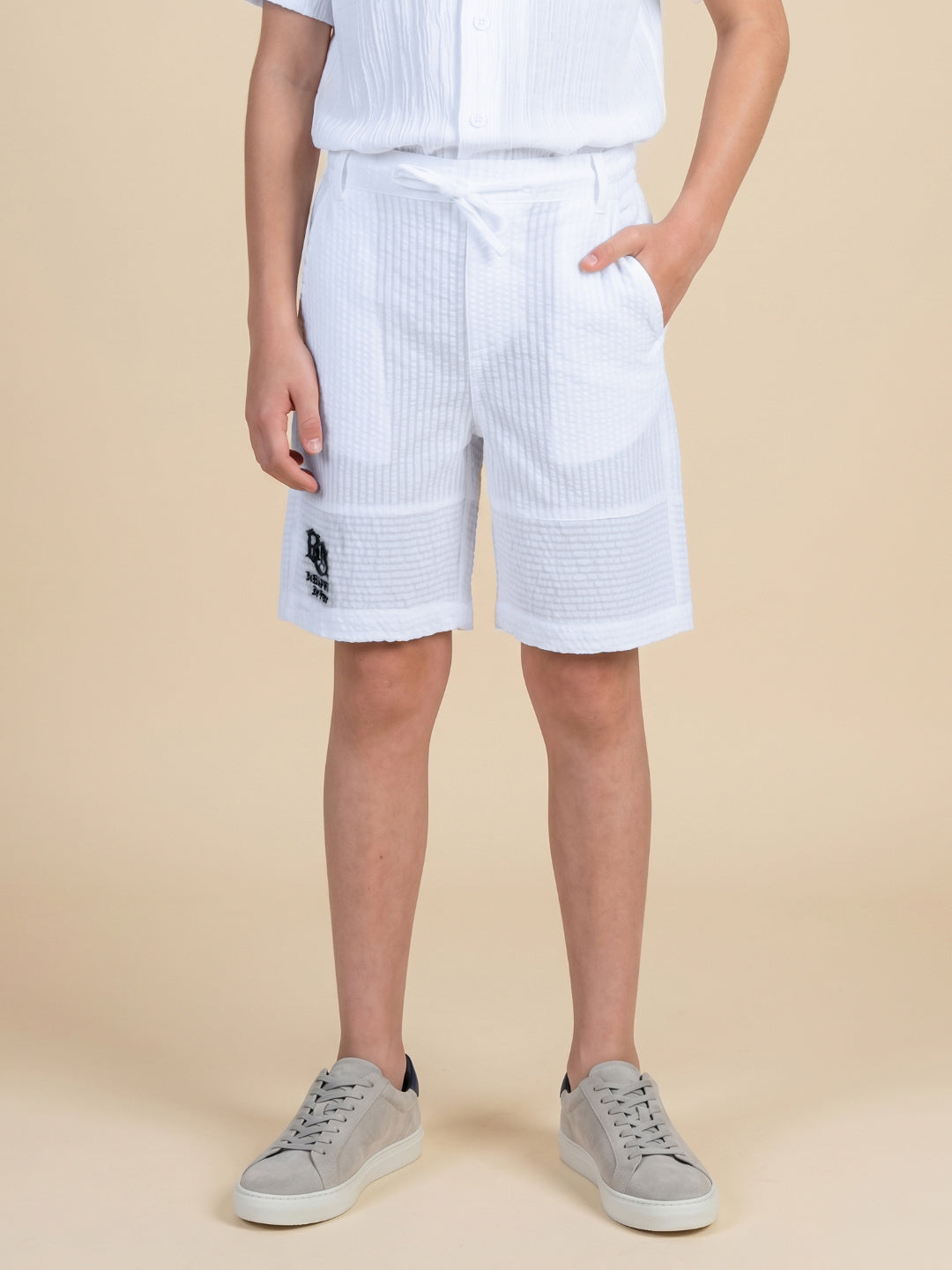 Blue Giraffe Boy White Mid Rise Cotton Shorts