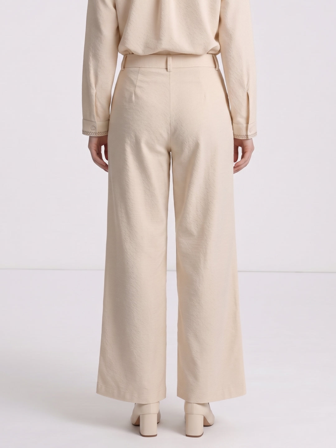 Elle Women Beige Relaxed Fit High Rise Trousers