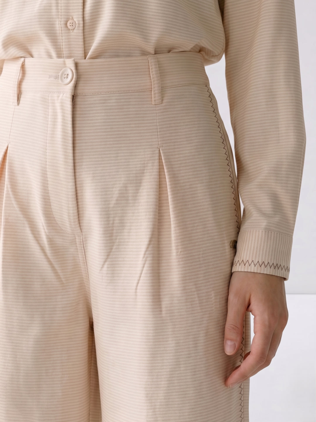 Elle Women Beige Relaxed Fit High Rise Trousers