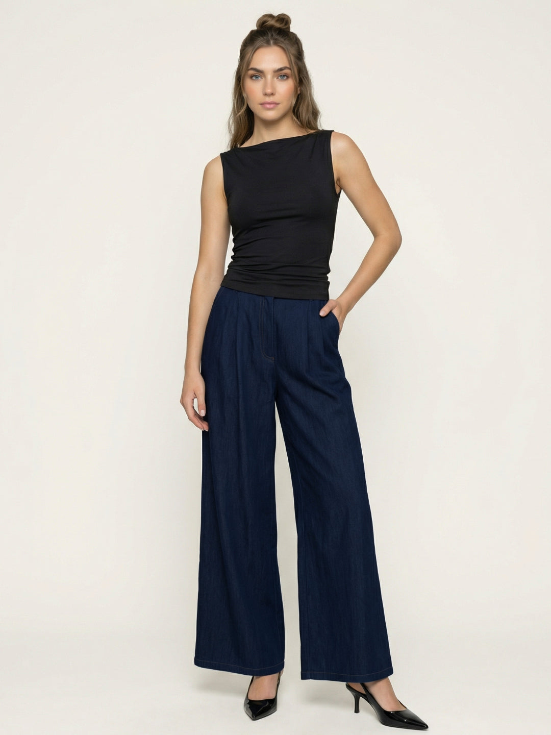Iconic Women Navy Blue Solid Mid Rise Wide Leg Fit Pant