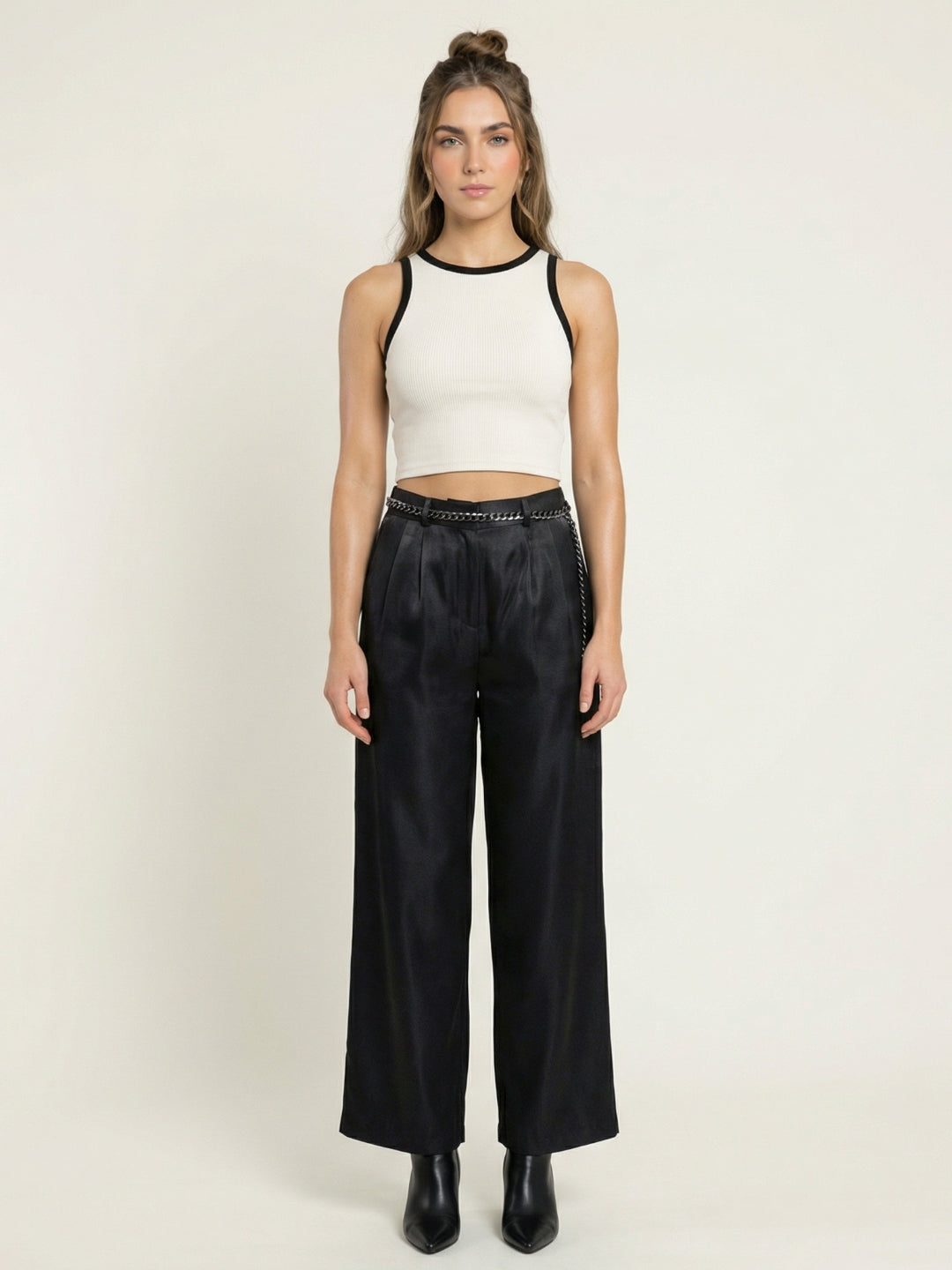 Iconic Women Black Solid Mid Rise Straight Fit Pant